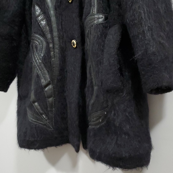 Vintage Woman's Mohair Coat - Picture 4 of 16